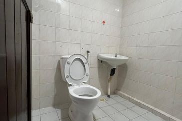 Airport road Double Storey terrace For rent 