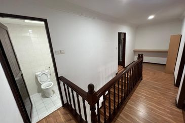 Airport road Double Storey terrace For rent 