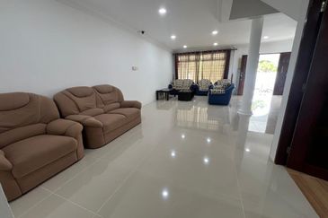 Airport road Double Storey terrace For rent 