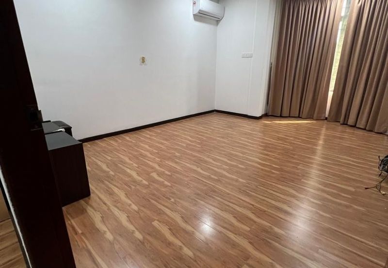 Airport road Double Storey terrace For rent 