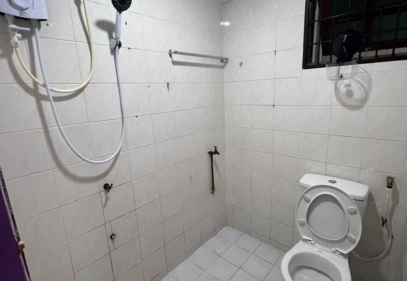 Airport road Double Storey terrace For rent 