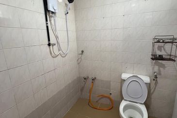 Airport road Double Storey terrace For rent 