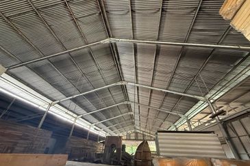 Bintawa Pending Huge Warehouse For rent 