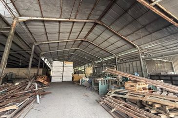 Bintawa Pending Huge Warehouse For rent 