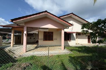 Taman Yen Yen, Matang Single Storey Corner For Sale