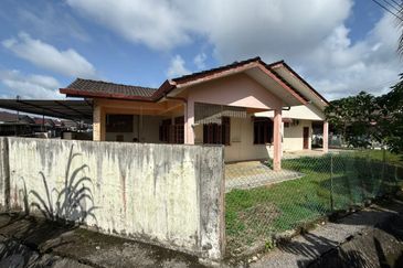 Taman Yen Yen, Matang Single Storey Corner For Sale