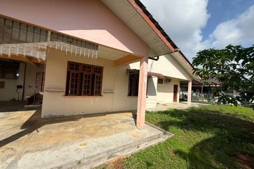 Taman Yen Yen, Matang Single Storey Corner For Sale