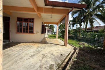 Taman Yen Yen, Matang Single Storey Corner For Sale