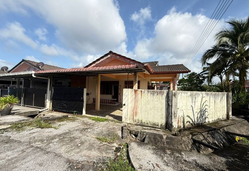 Taman Yen Yen, Matang Single Storey Corner For Sale