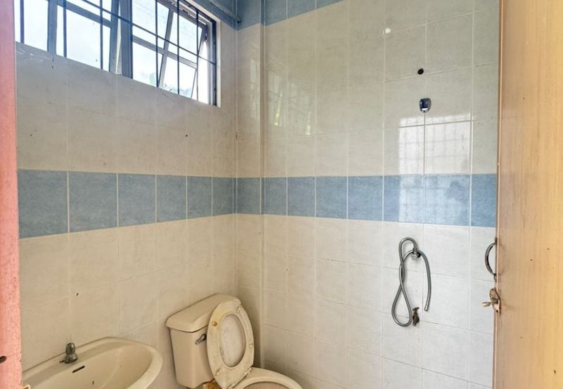 Kota Sentosa Double Storey Corner House For Sale & For Rent