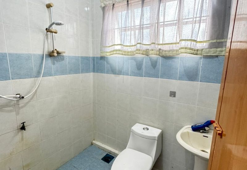 Kota Sentosa Double Storey Corner House For Sale & For Rent