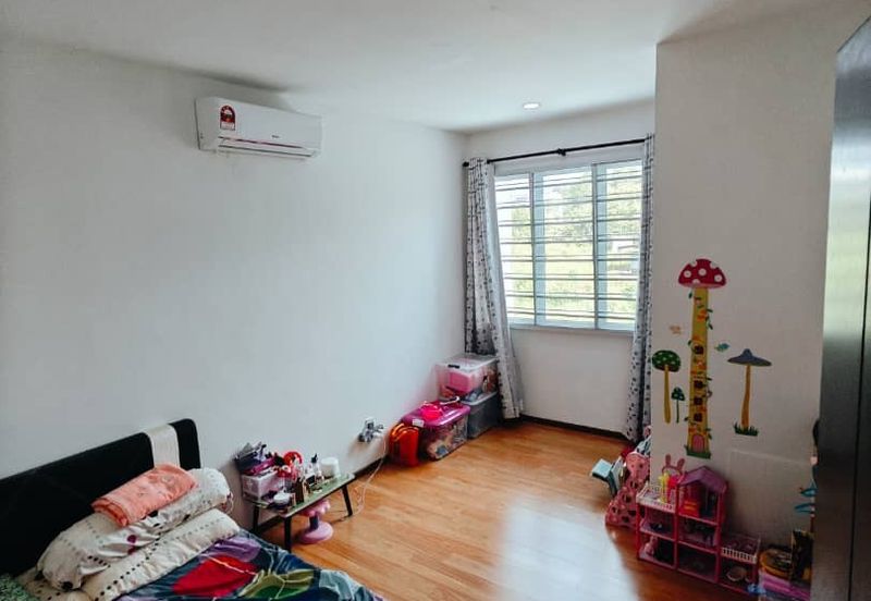 Lorong Swanston, Moyan Double Storey Intermediate Terrace For Sale