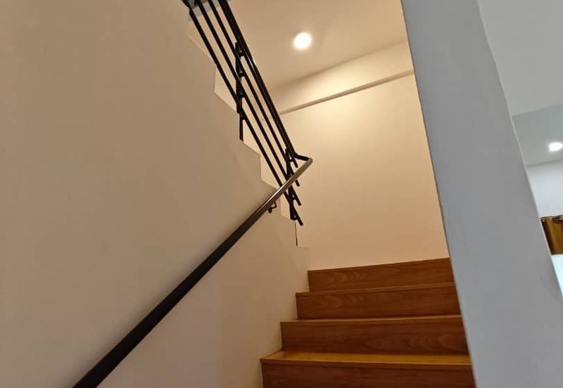 Lorong Swanston, Moyan Double Storey Intermediate Terrace For Sale