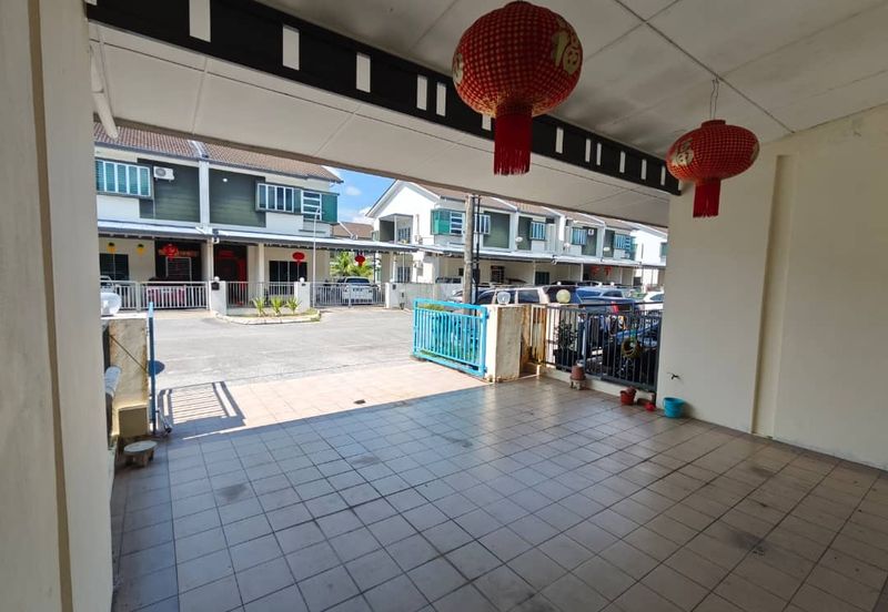 Lorong Swanston, Moyan Double Storey Intermediate Terrace For Sale