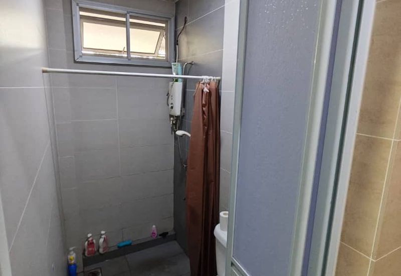 Lorong Swanston, Moyan Double Storey Intermediate Terrace For Sale