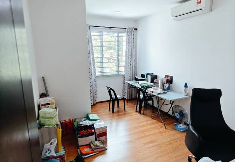 Lorong Swanston, Moyan Double Storey Intermediate Terrace For Sale