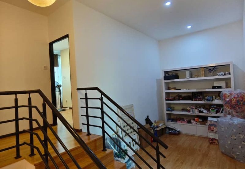 Lorong Swanston, Moyan Double Storey Intermediate Terrace For Sale