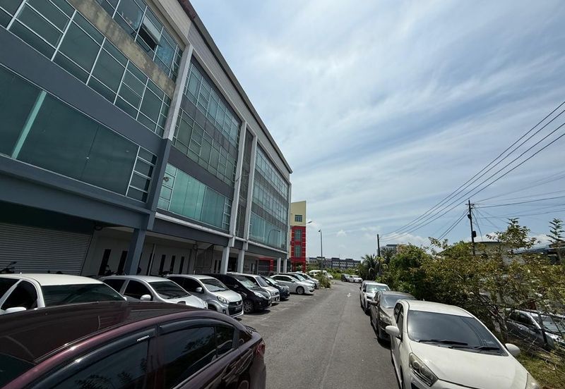 Rock road 1st floor shoplot For Rent