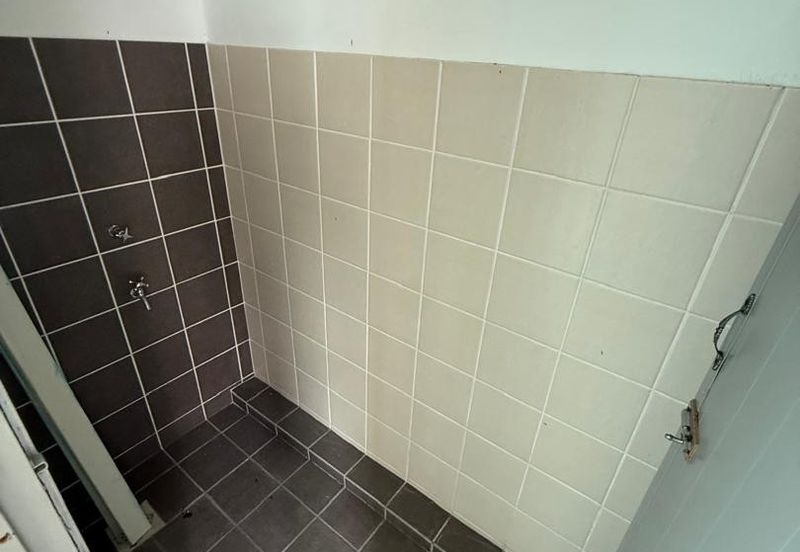 Rock road 1st floor shoplot For Rent