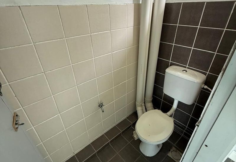 Rock road 1st floor shoplot For Rent