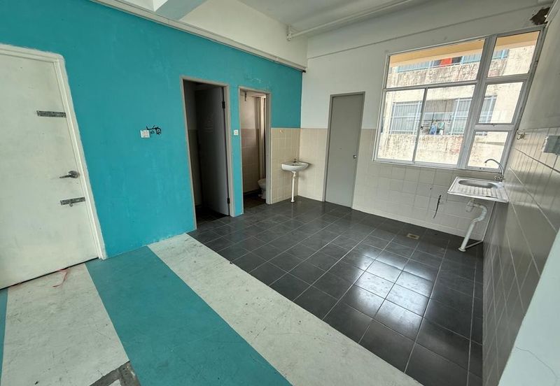 Rock road 1st floor shoplot For Rent