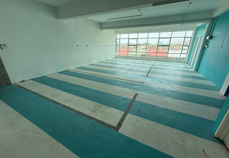 Rock road 1st floor shoplot For Rent