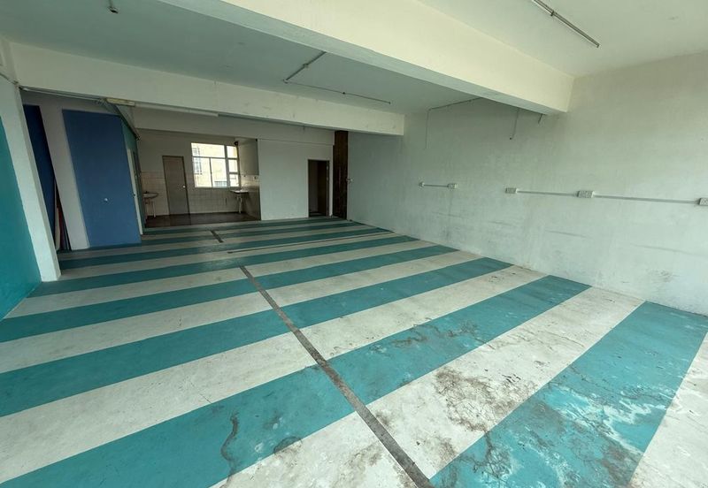 Rock road 1st floor shoplot For Rent