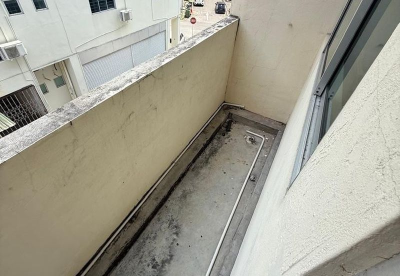 Rock road 1st floor shoplot For Rent