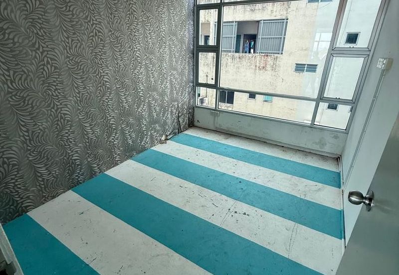 Rock road 1st floor shoplot For Rent