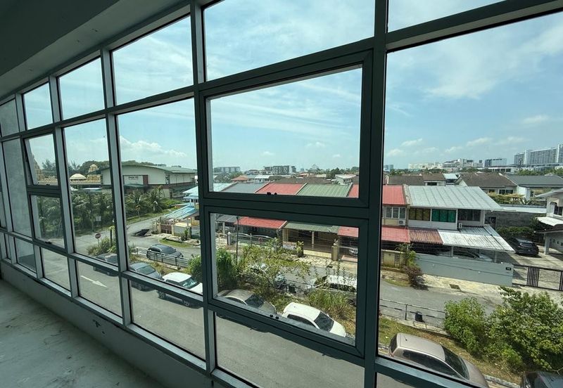 Rock road 1st floor shoplot For Rent