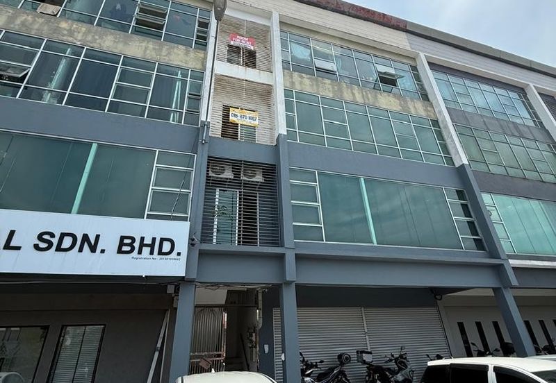 Rock road 1st floor shoplot For Rent