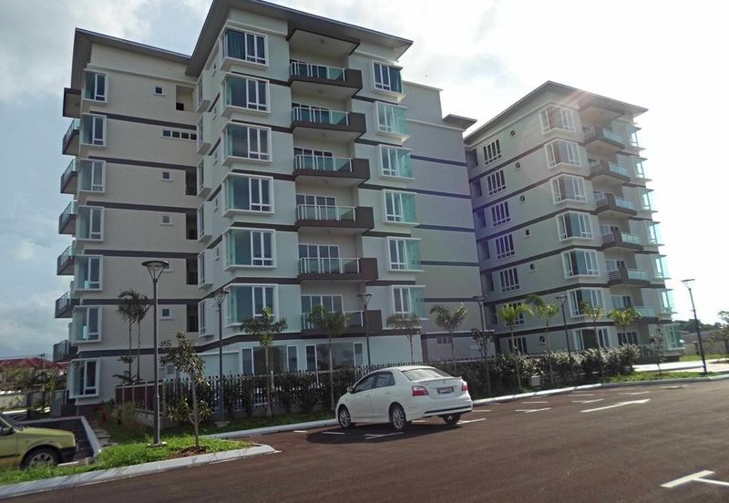 D Infinia condominium For rent 