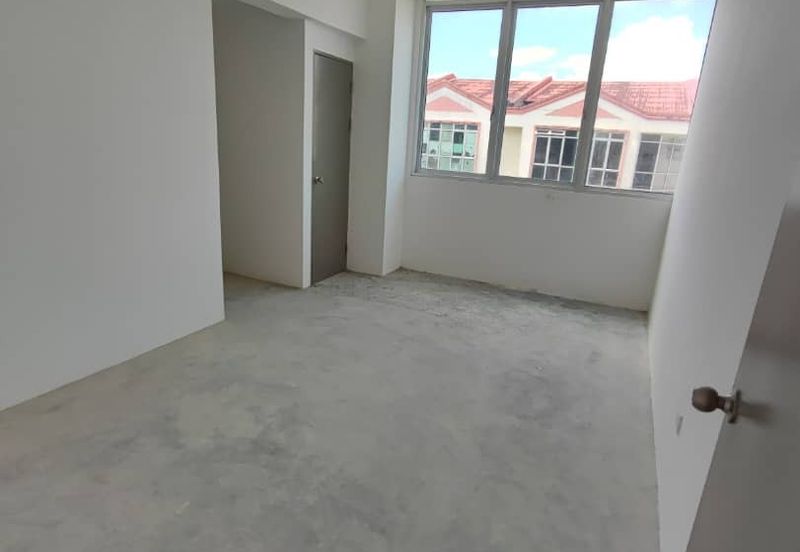 Samariang shoplot for sale