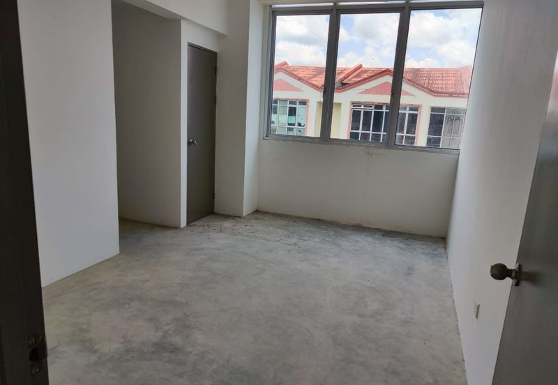 Samariang shoplot for sale