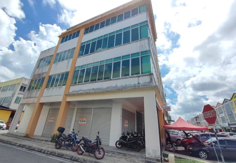 Samariang shoplot for sale