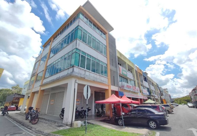 Samariang shoplot for sale