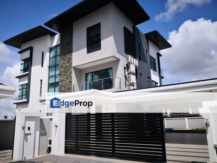 3 STOREY DETACHED BUNGALOW AT BDC FOR SALE, Sarawak, Kuching