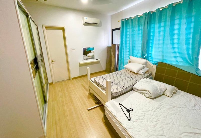 Corner Lot Jalan Elektron Denai Alam