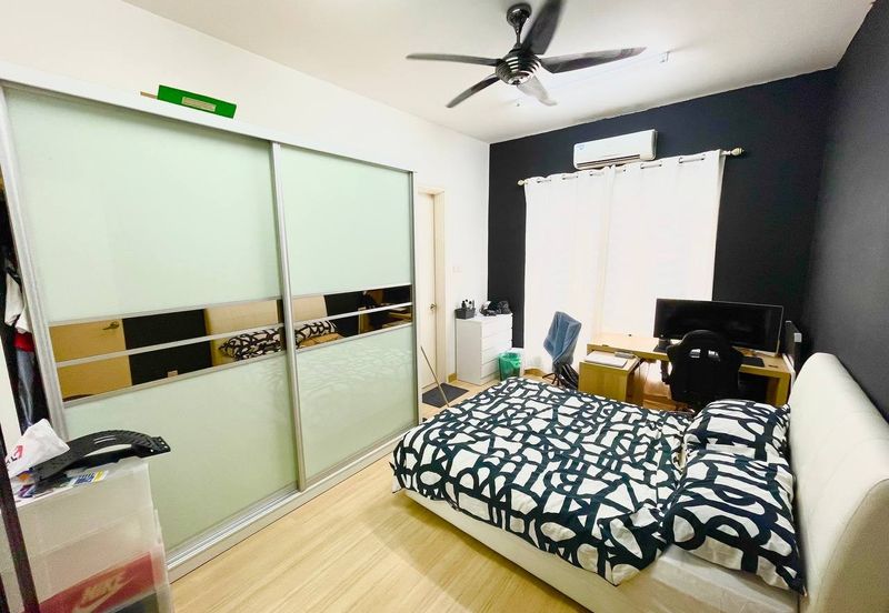 Corner Lot Jalan Elektron Denai Alam