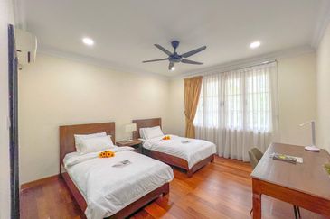 Kiara Peak (Puncak Kiara)