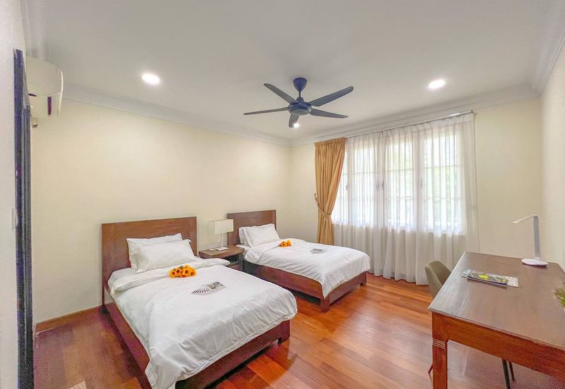 Kiara Peak (Puncak Kiara)