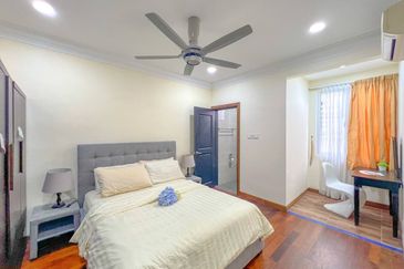 Kiara Peak (Puncak Kiara)