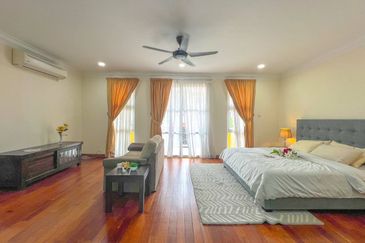 Kiara Peak (Puncak Kiara)