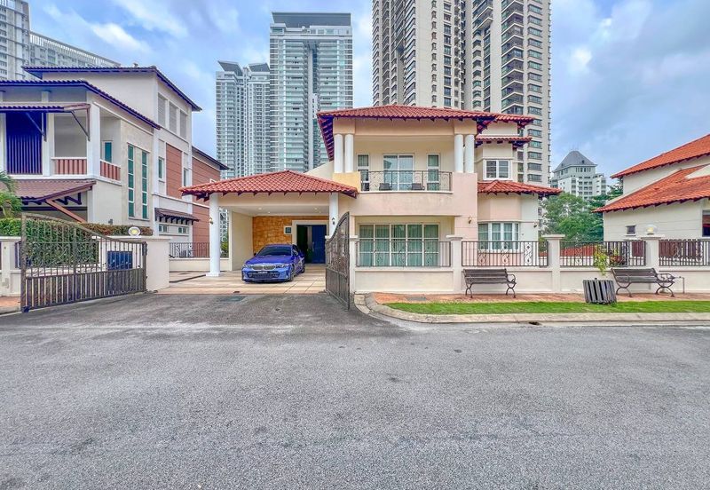 Kiara Peak (Puncak Kiara)