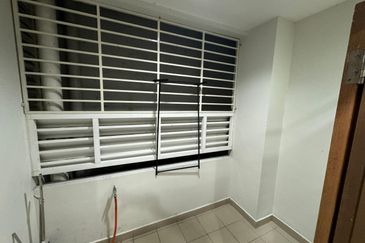 Royal Regent Sri Putramas III