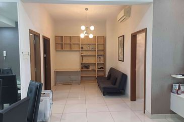 Royal Regent Sri Putramas III