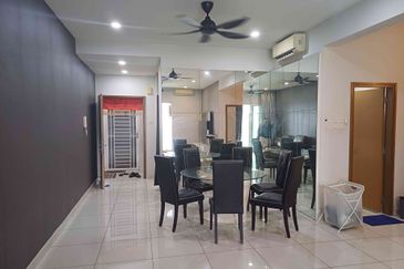 Royal Regent Sri Putramas III