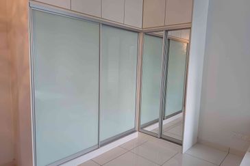 Royal Regent Sri Putramas III