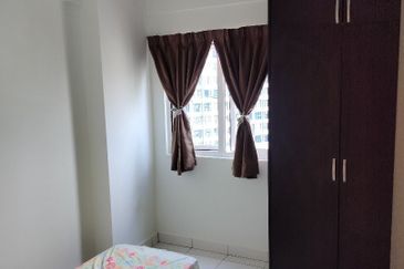 First Residence (Residensi Unggul)