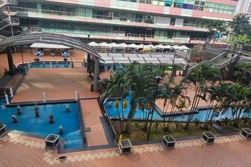 Leisure Commerce Square